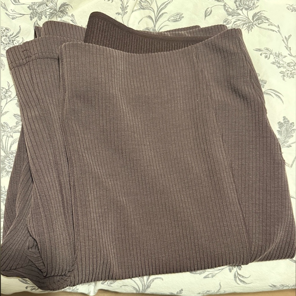 Lululemon Brown Ribbed Softstreme Flared Pant - Picture 4 of 10